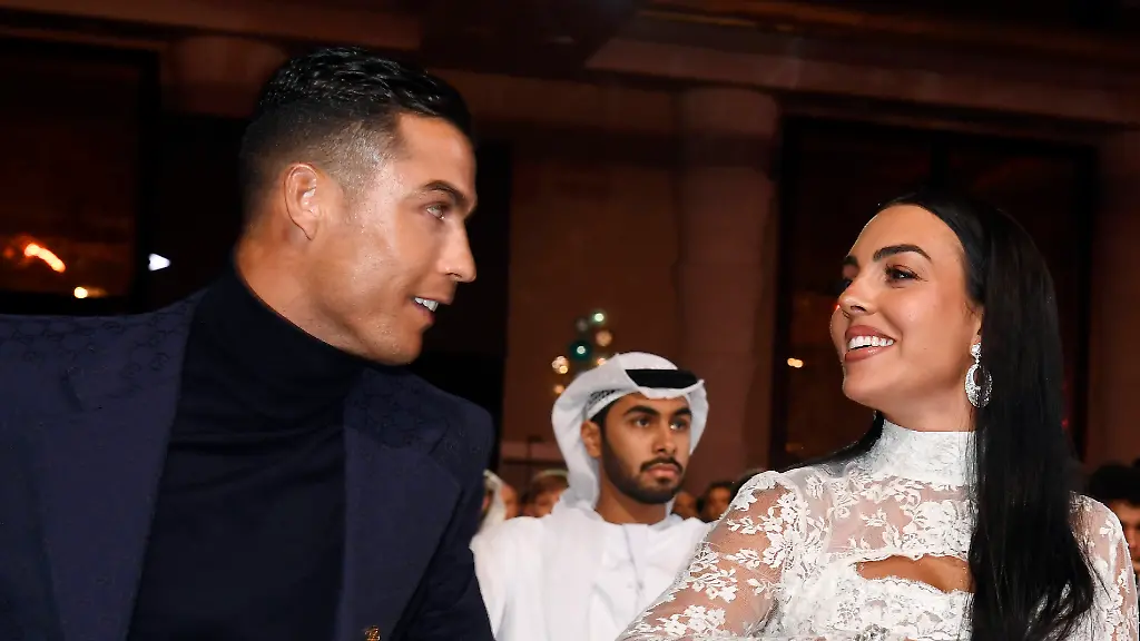 Foto-Fabio-Ferrari-LaPresse-19-Gennaio-2024-Dubai-Emirati-Arabi-Uniti-Calcio-Globe-Soccer-Awards-2024-14esima-edizione-Nella-foto-Georgina-Rodriguez-Cristiano-Ronaldo-January-19-2024-Dubai-United-Arab-Emirates-sport-Soccer-Globe-Soccer-Awards-2024-14th-edition