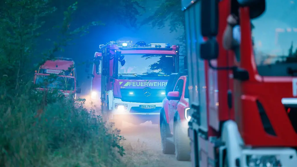 Die-Feuerwehrautos-konnten-wieder-abruecken