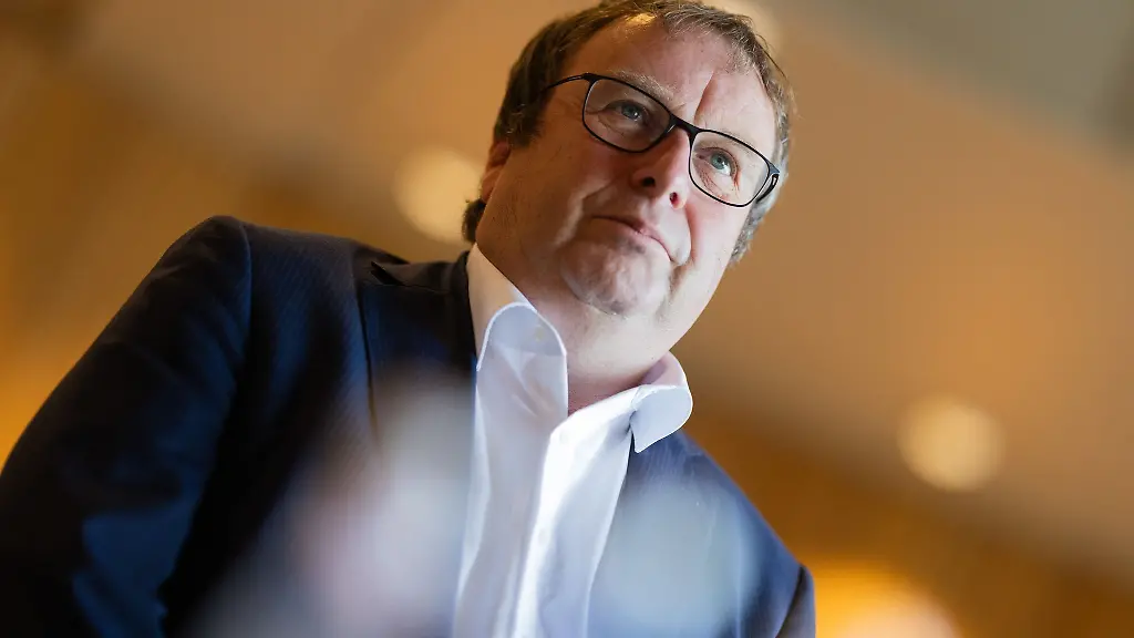 Nordrhein-Westfalen-setzt-auf-eine-bundesweite-Loesung-fuer-die-temporaere-Aufhebung-des-Sonn-und-Feiertagsfahrverbots-fuer-Lkw