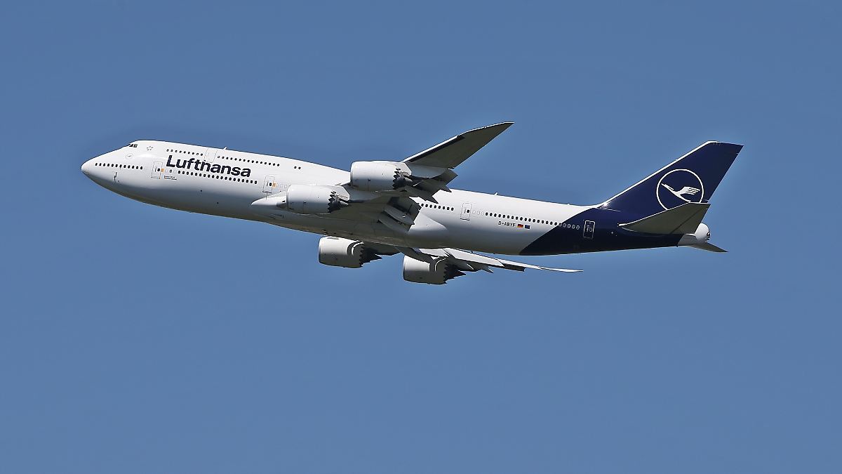 Glasgow statt Chicago: Jumbo-Jet von Lufthansa landet nach Notsignal in Schottland