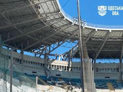 Erstligist verschiebt Spiel: Großes Loch ins Fußballstadion von Odessa gerissen
