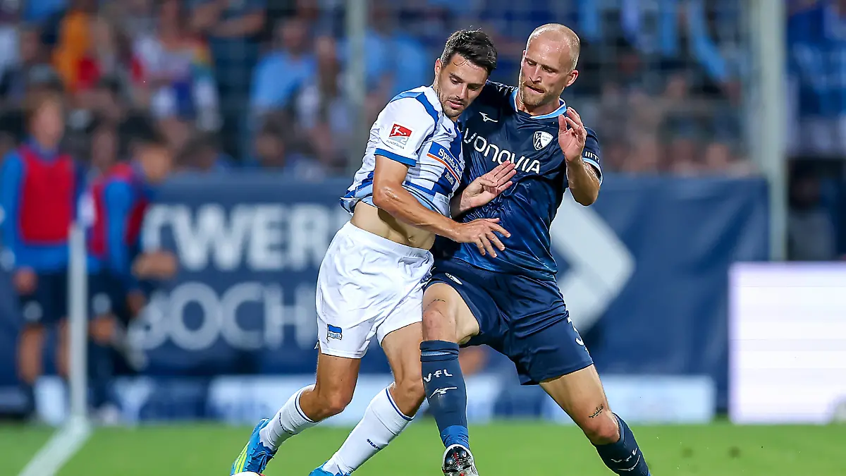08-07-2026-Fussball-VfL-Bochum-Hertha-BSC-2-Fussball-Bundesliga-1-Spieltag-Vonovia-Ruhrstadion-Saison-2026-2027-Josip-Brekalo-Hertha-BSC-07-im-Zweikampf-gegen-Philipp-Hofmann-VfL-Bochum-33-DFB-regulations-prohibit-any-use-of-photographs-as-image-sequences-and-or-quasi-video