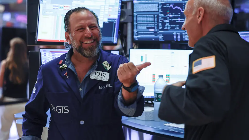Traders-work-on-the-floor-of-the-New-York-Stock-Exchange-NYSE-in-New-York-City-U-S-August-7-2026