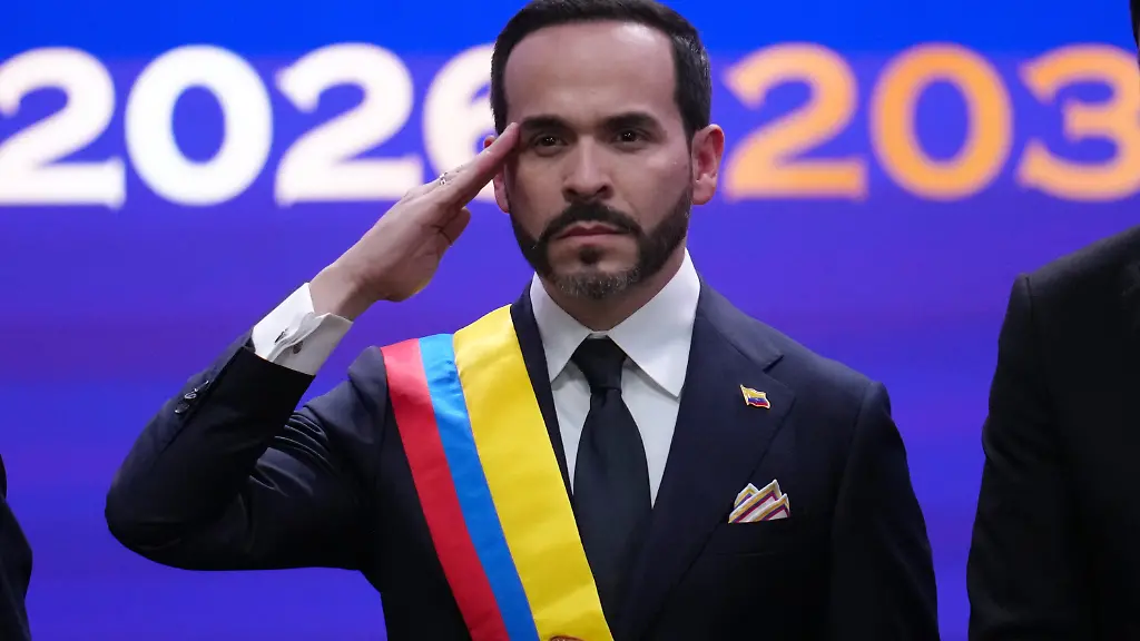Colombia-s-President-Abelardo-de-la-Espriella-salutes-after-taking-the-oath-of-office-in-Cali-Colombia-Friday-Aug-7-2026