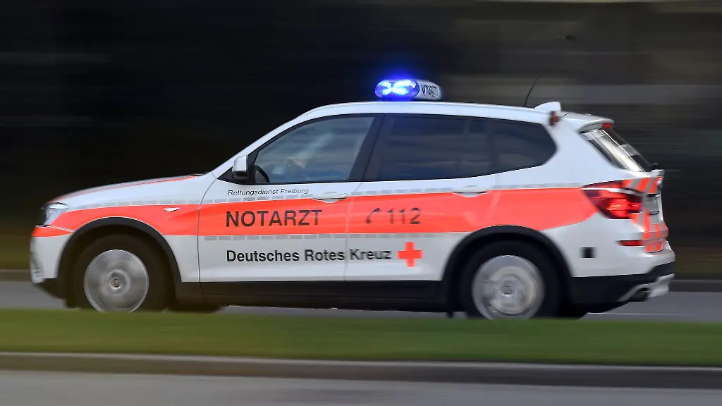 Eine-Frau-musste-in-ein-Krankenhaus-gebracht-werden
