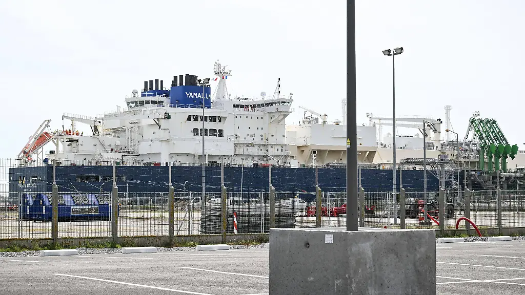 This-picture-taken-on-April-9-2026-at-he-Engie-gas-terminal-of-Montoir-de-Bretagne-shows-the-LNG-tanker-Liquefied-Natural-Gas-Yakov-Gakkel-The-vessel-of-the-Russian-company-Yamal-LNG-sails-under-the-flag-of-the-Bahamas-The-Yakov-Gakkel-LNG-tanker-was-coming-from-the-Russian-harbour-of-Sabetta-and-delivered-LNG-to-the-French-energy-company-Engie-at-Montoir-de-Bretagne-Western-France