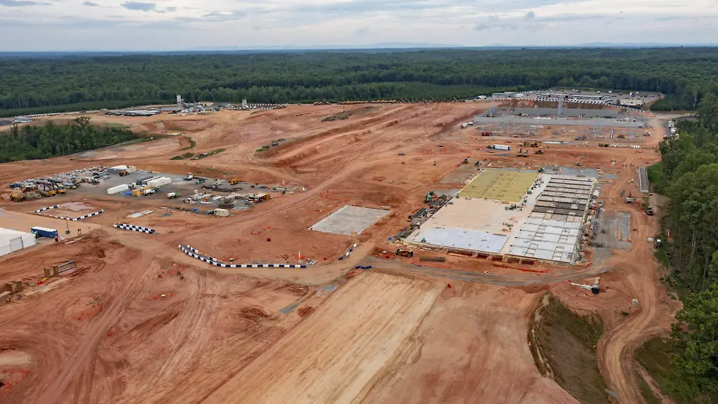 Louisa-Virginia-Amazon-Web-Services-baut-den-Northeast-Creek-Technology-Campus-ein-374-Hektar-grosses-Rechenzentrum-im-laendlichen-Virginia-westlich-von-Richmond