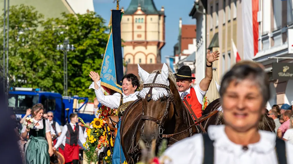 Beim-Gaeubodenvolksfest-werden-bis-zum-17-August-um-die-1-3-Millionen-Besucherinnen-und-Besucher-erwartet