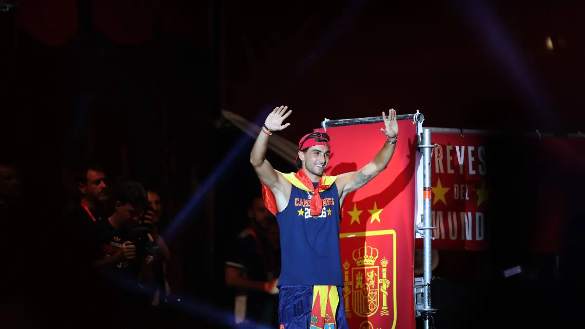 July-20-2026-Madrid-Madrid-Spain-Spanish-forward-FERRAN-TORRES-affectionately-known-as-El-Tiburon-The-Shark-makes-a-charismatic-entrance-onto-the-main-stage-at-Plaza-de-Cibeles-greeting-the-ecstatic-crowd-with-wide-open-arms-and-blowing-kisses-to-the-fans-The-charismatic-striker-who-became-a-national-hero-and-tournament-sex-symbol-after-scoring-the-decisive-winning-goal-in-Spain-s-1-0-victory-over-Argentina-soaked-up-the-immense-affection-from-the-public-Met-with-deafening-cheers-from-over-120-000-supporters-packed-into-the-iconic-squareAapart-of-an-estimated-two-million-people-who-flooded-the-streets-of-MadridAaTORRES-joined-the-national-celebrations-for-La-Roja-and-their-historic-second-world-title