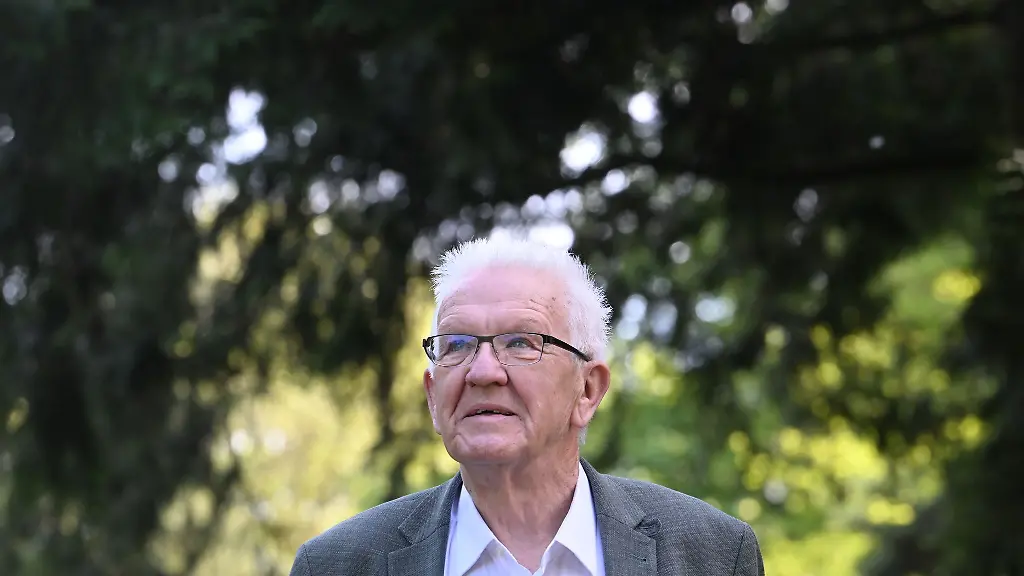 Etwas-mehr-Schlaf-hat-sich-Ex-Ministerpraesident-Winfried-Kretschmann-schon-vor-seinem-Ruhestand-gewuenscht