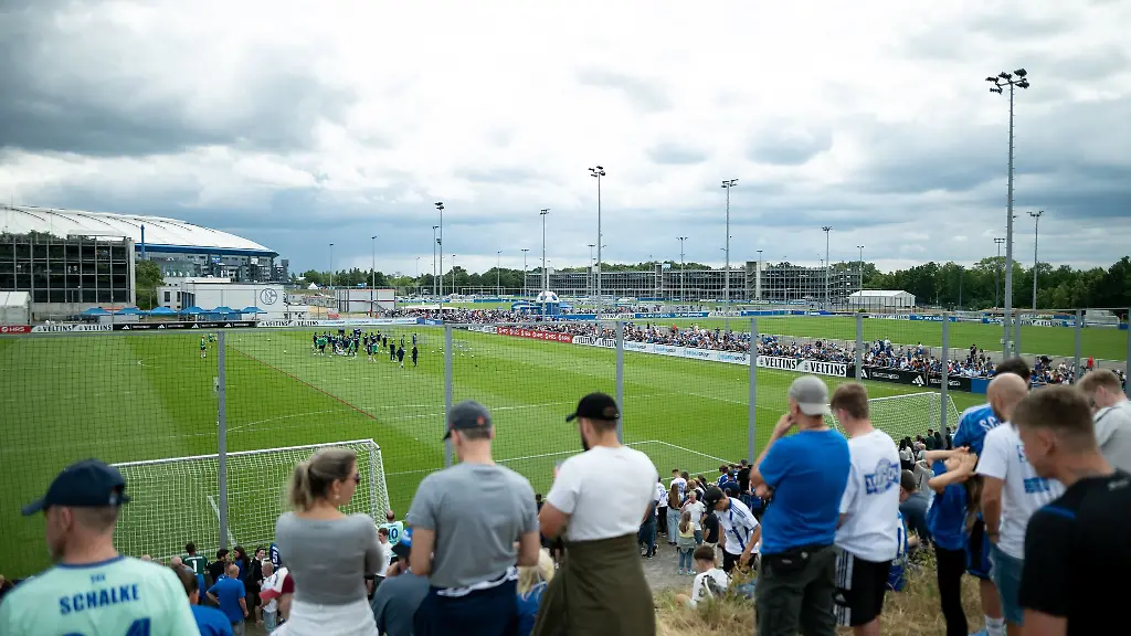 Zum-Trainingsauftakt-Anfang-Juli-kamen-3-700-Fans