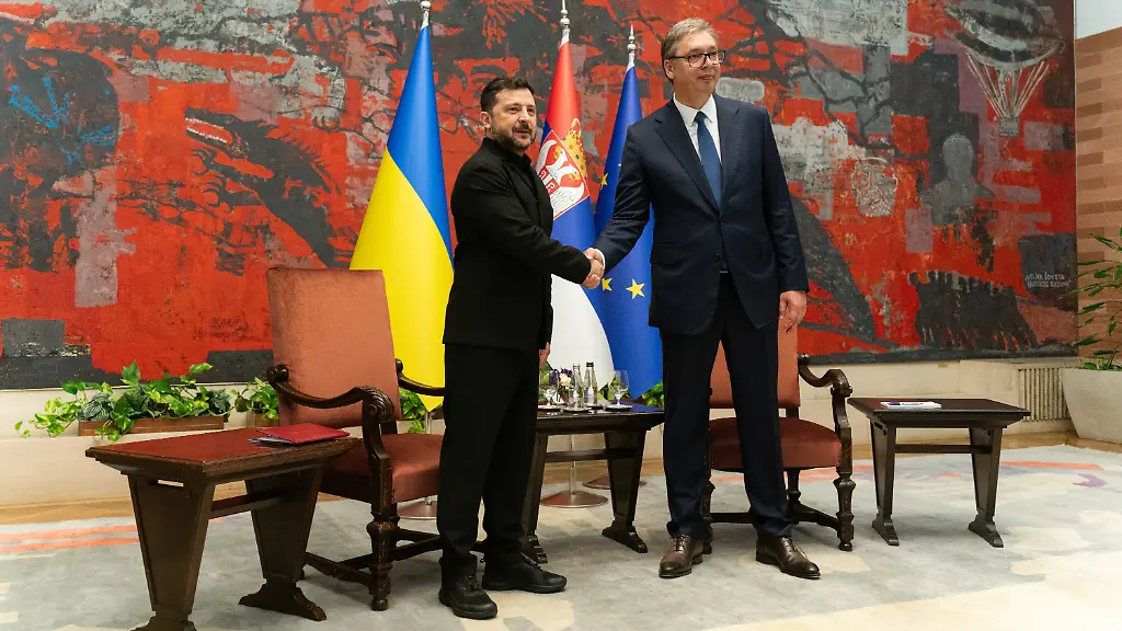 August-8-2026-Belgrade-Central-Serbia-Serbia-202688-Belgrade-Serbia-Serbian-President-VUCIC-ALEKSANDAR-hosts-Ukrainian-President-VOLODYMYR-ZELENSKYY-during-his-official-visit-to-the-Republic-of-Serbia-at-the-Palace-of-Serbia-The-two-leaders-shook-hands-before-holding-a-tete-a-tete-meeting-and-bilateral-discussions
