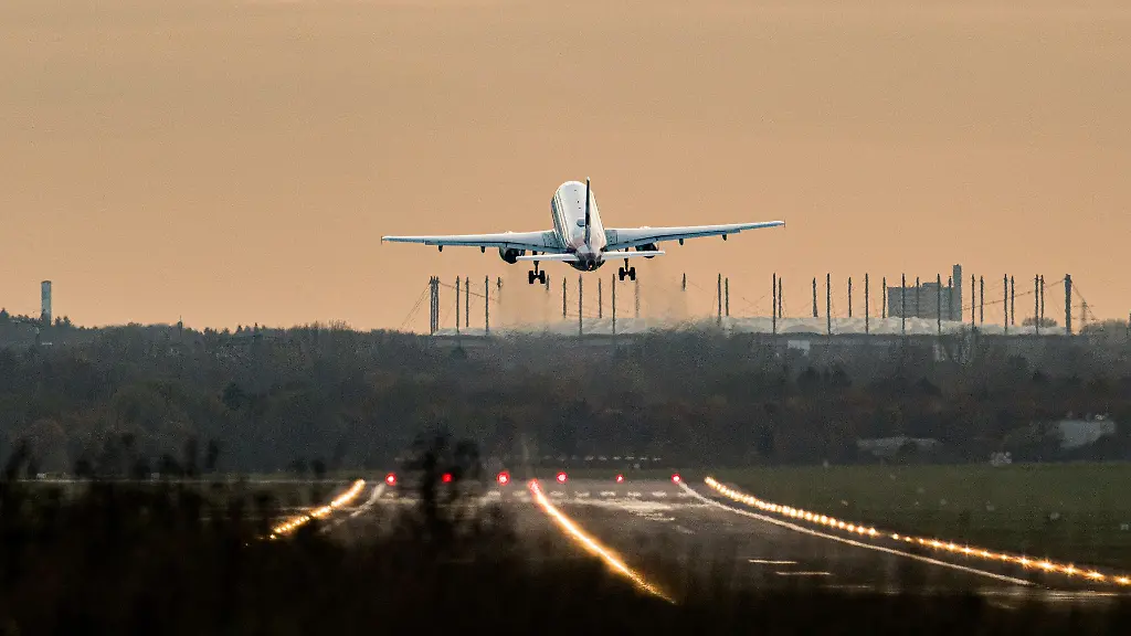 Nach-einer-Drohnensichtung-stoppt-der-Hamburger-Flughafen-kurzzeitig-alle-Fluege