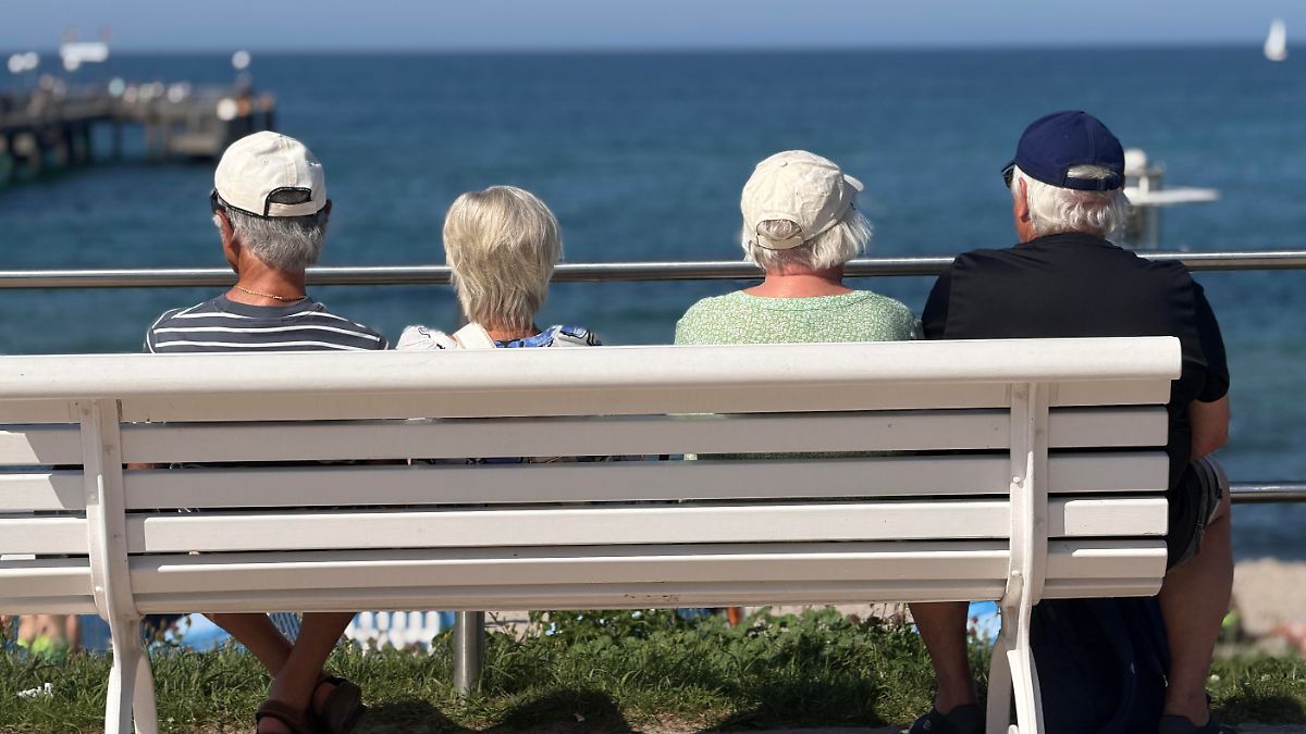 Oft aus Eigeninteresse: Umfrage: Große Mehrheit will "Rente mit 63" behalten