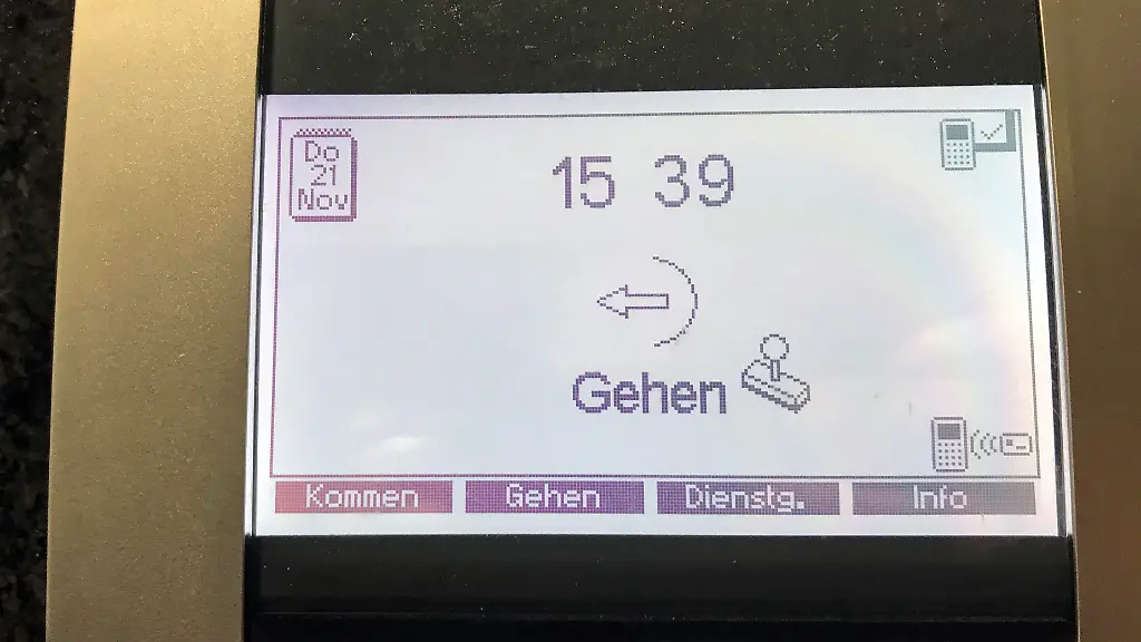 21-11-2019-Berlin-Deutschland-Zeiterfassungsterminal-00S191121D128CARO