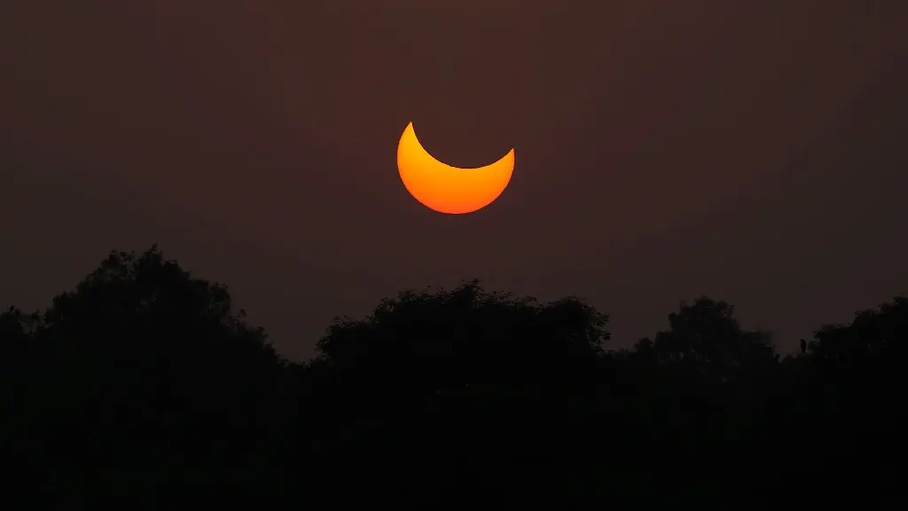 Eine-partielle-Sonnenfinsternis-vor-Sonnenuntergang-in-Pakistan