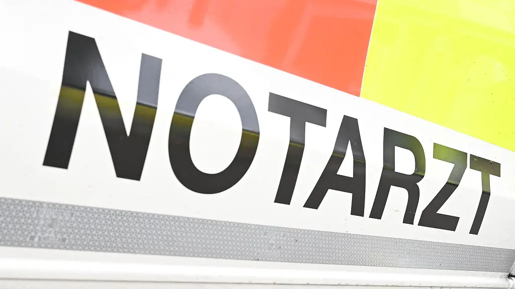 Das-kleine-Maedchen-wird-schwer-verletzt
