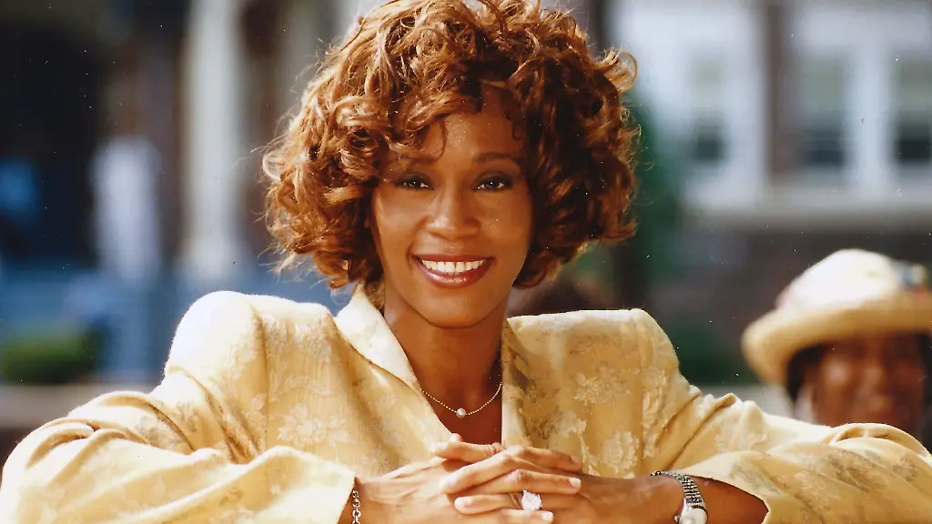 CelebrityArchaeology-com-New-York-City-1997-FILE-PHOTO-Whitney-Houston-Photo-By-John-Barrett-PHOTOlink
