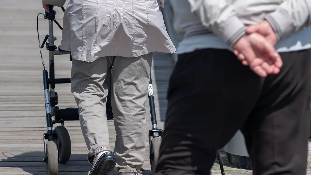 Die-Abschaffung-der-Rente-mit-63-die-faktisch-derzeit-ohnehin-erst-mit-64-5-Jahren-verfuegbar-ist-gehoert-zum-umfassenden-Gesamtkonzept-einer-Rentenkommission