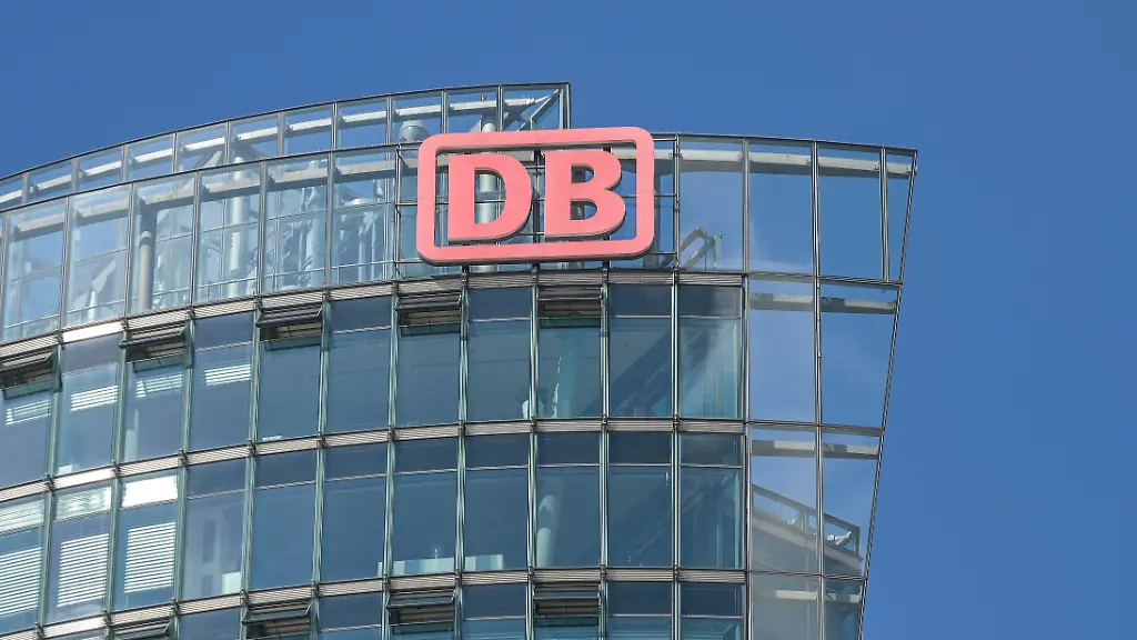 Bahntower-Potsdamer-Platz-Tiergarten-Mitte-Berlin-Deutschland