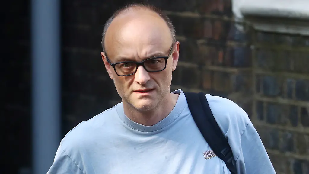 2020-05-27T000000Z-1125697337-RC2VWG9JWFL9-RTRMADP-3-HEALTH-CORONAVIRUS-BRITAIN-CUMMINGS