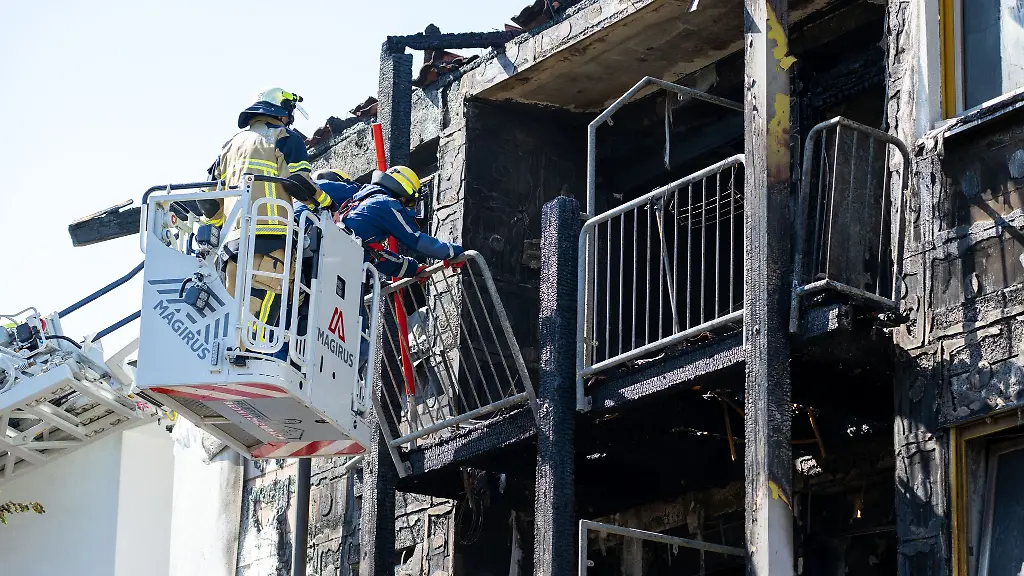 Senioren-mussten-eine-Wohnanlage-verlassen-nachdem-dort-ein-Feuer-ausgebrochen-war