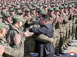 Waffenhilfe aus Nordkorea: Selenskyj: Pjöngjang schickt Zehntausende Soldaten nach Russland