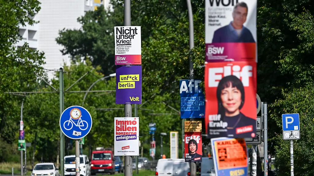 Verschiedene-Wahlplakate-fuer-die-Berliner-Abgeordnetenhauswahl-am-20-September-2026