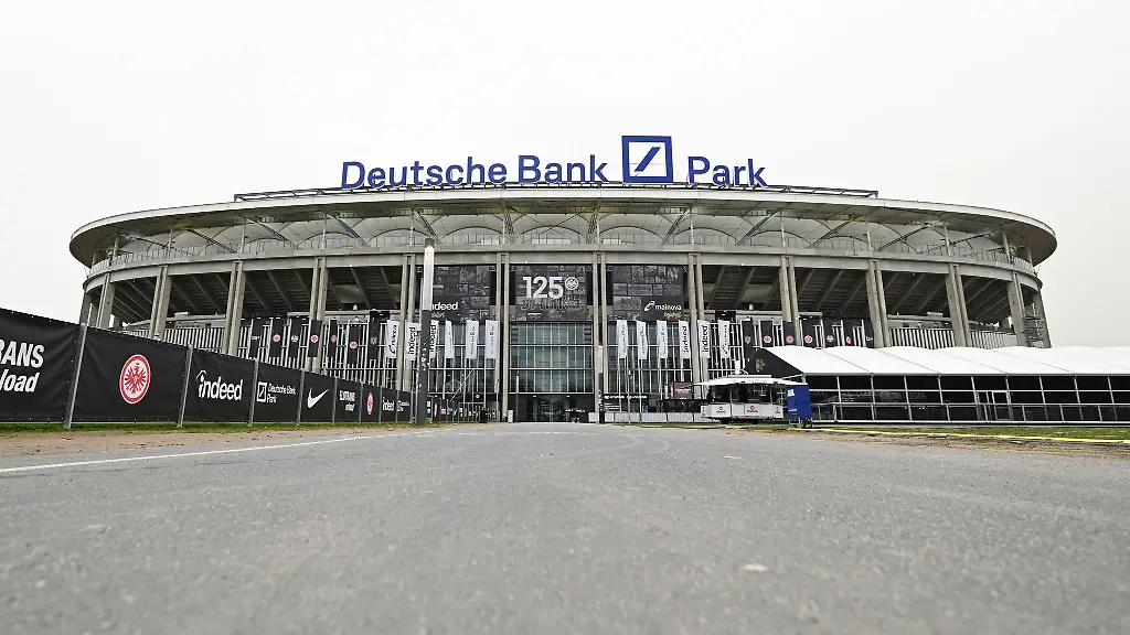 Bei-den-Heimspielen-von-Eintracht-Frankfurt-finden-kuenftig-mehr-als-60-000-Fans-Platz
