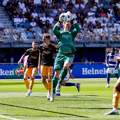 ZWOLLE-09-08-2026-MAC3park-stadion-season-2026-2027-Dutch-Eredivisie-football-match-between-PEC-Zwolle-and-Ajax-picture-shows-Ajax-goalkeeper-Marc-Andre-ter-Stegen-catches-the-ball-PEC-Ajax-PUBLICATIONxNOTxINxNED-x205581094x-Copyright