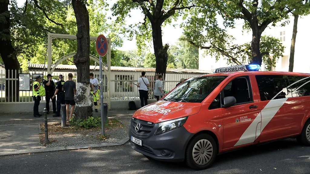 Eingang-zum-Strandbad-Halensee-Eine-Person-ist-hier-bei-einem-Badeunfall-gestorben