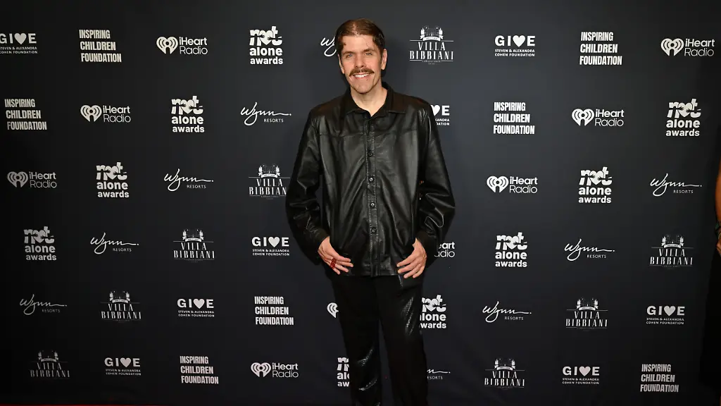 LAS-VEGAS-NEVADA-NOVEMBER-11-Perez-Hilton-attends-as-Villa-Bibbiani-presents-the-inaugural-Not-Alone-Awards-co-hosted-by-Jewel-and-powered-by-The-Steven-Alexandra-Cohen-Foundation-at-Wynn-Las-Vegas-on-November-11-2025-in-Las-Vegas-Nevada