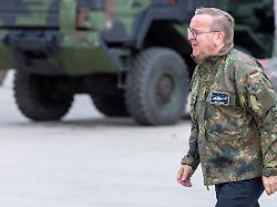 Panzer statt Drohnen: Top-Ökonom: Pistorius investiert in die falschen Dinge