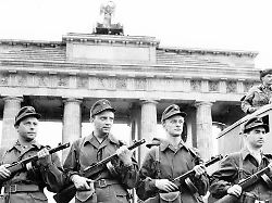 915 Träume von Freiheit getötet: Wie der Mauerbau bis heute nachwirkt