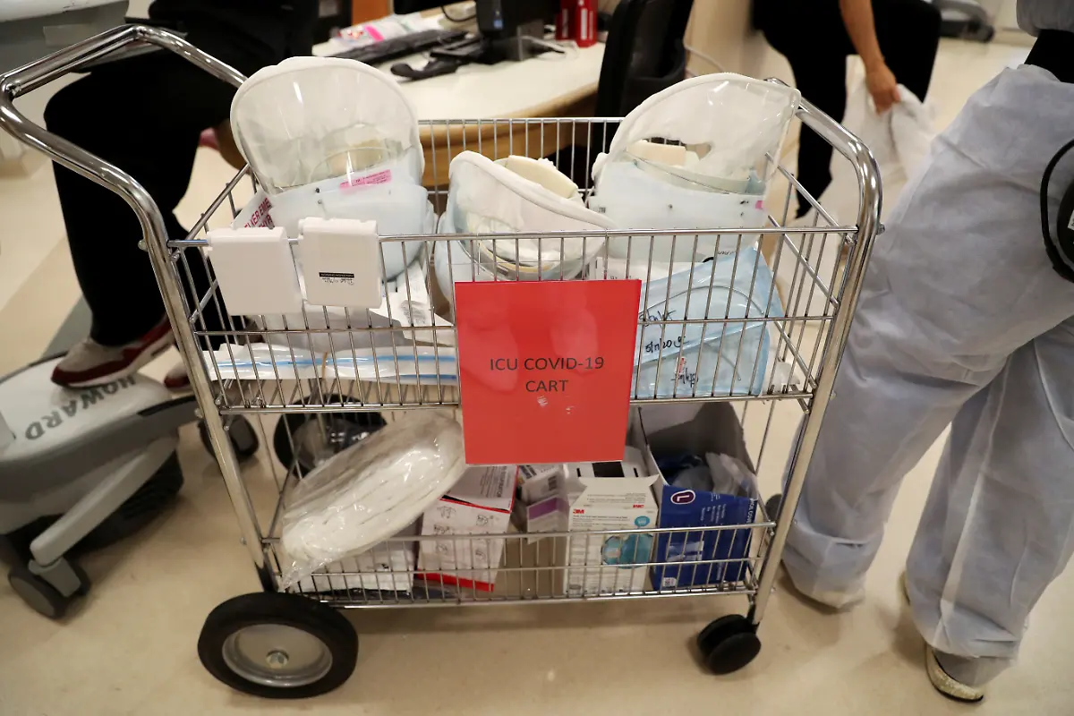 2020-05-26T070116Z-1621929665-RC27WG906HYZ-RTRMADP-3-HEALTH-CORONAVIRUS-DOCTOR-PREGNANT