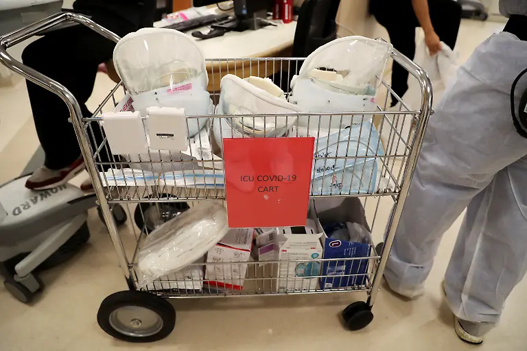 2020-05-26T070116Z-1621929665-RC27WG906HYZ-RTRMADP-3-HEALTH-CORONAVIRUS-DOCTOR-PREGNANT