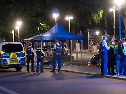 Streit vorm Bahnhof Zoo: 30-Jähriger in Berlin auf offener Straße erschossen