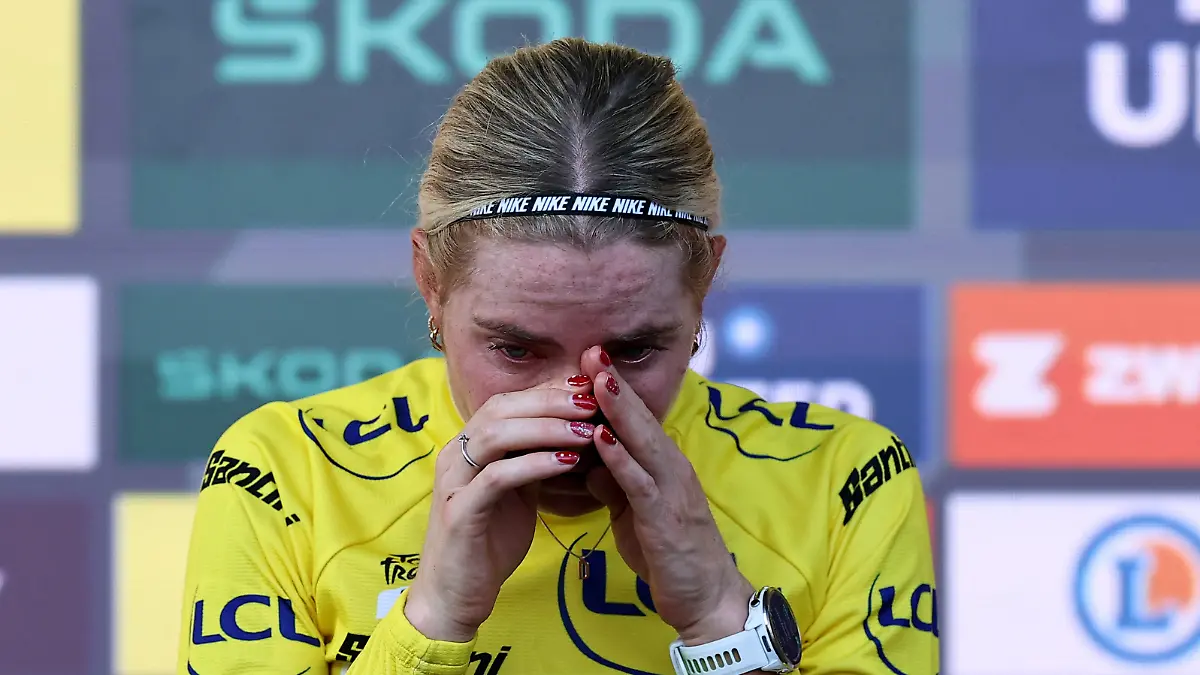Cycling-Tour-de-France-Femmes-Stage-9-Nice-to-Nice-Nice-France-August-9-2026-FDJ-United-Suez-s-Demi-Vollering-celebrates-on-the-podium-wearing-the-yellow-jersey-after-winning-stage-9-and-the-Tour-de-France-Femmes-REUTERS-Manon-Cruz