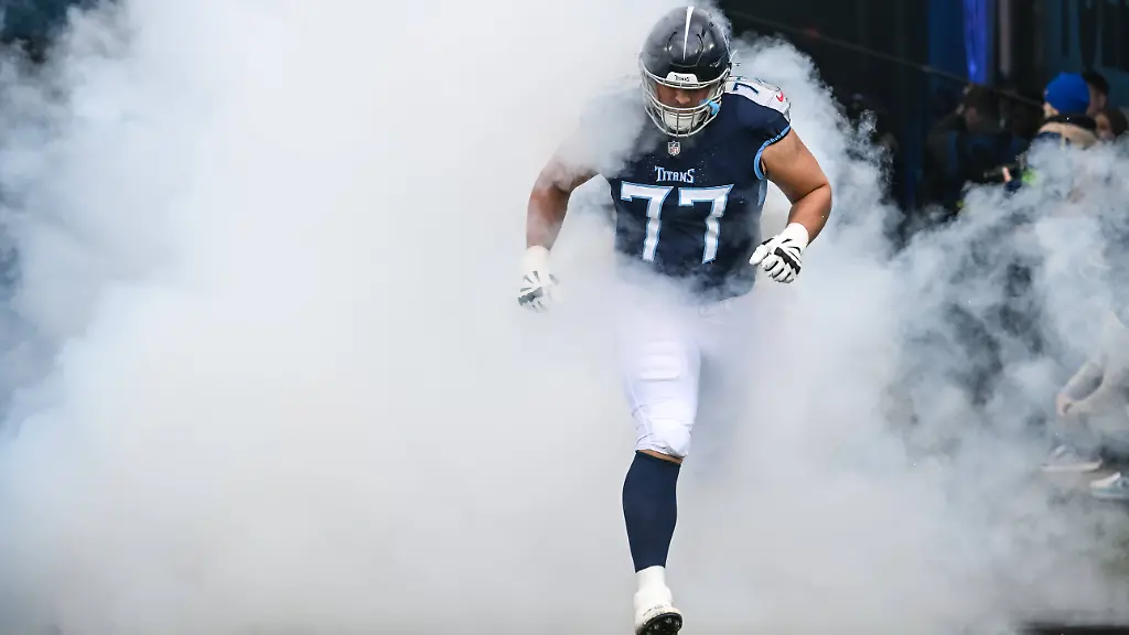 NASHVILLE-TN-JANUARY-07-Tennessee-Titans-offensive-tackle-Peter-Skoronski-77-takes-the-field-before-the-NFL-American-Football-Herren-USA-game-between-the-Tennessee-Titans-and-the-Jacksonville-Jaguars-on-January-7-2024-at-Nissan-Stadium-in-Nashville-TN