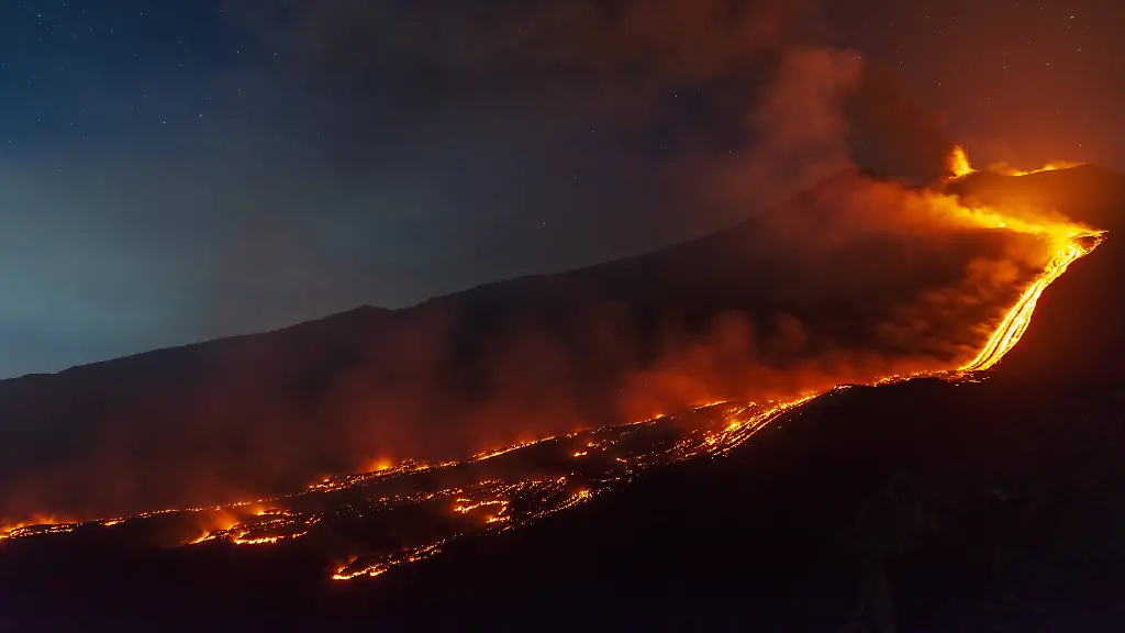 Volcanic-activity-intensifies-at-Mount-Etna-CATANIA-ITALY-AUGUST-8-Mount-Etna-enters-a-new-paroxysmal-phase-characterized-by-intense-activity-at-the-Voragine-summit-crater-in-Catania-Sicily-Italy-on-August-8-2026-The-volcanic-activity-which-began-to-rapidly-intensify-during-the-evening-of-August-6-evolved-into-a-powerful-lava-fountain-overnight-and-into-August-7-The-eruption-generated-a-significant-ash-cloud-dispersing-towards-the-southeast-with-ashfall-reported-in-the-surrounding-towns-of-Ragalna-and-Adrano-Additionally-a-new-lava-flow-was-observed-in-the-Valle-del-Leone-from-a-new-eruptive-vent-opened-at-an-altitude-of-approximately-2750