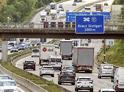 Kaum Schifffahrt im Rhein: Fünftes Bundesland setzt Lkw-Sonntagsfahrverbot aus