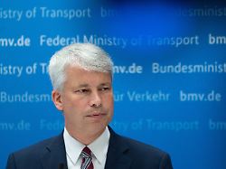 Erster Halt: Wagenwechsel: Sommerreise von Verkehrsminister Bilger beginnt mit ICE-Panne