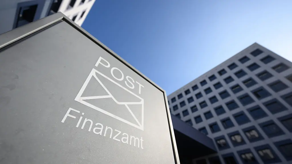Die-saechsische-Steuerverwaltung-ist-bei-den-Finanzaemtern-ansaessig