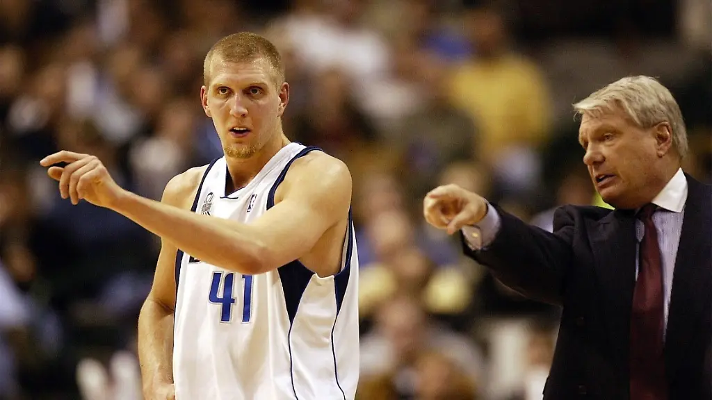 Bildnummer-09924480-Datum-07-02-2002-Copyright-imago-Pressefoto-Baumann-BASKETBALL-NBA-2001-2002-31-01-2002-Dallas-Mavericks-vs