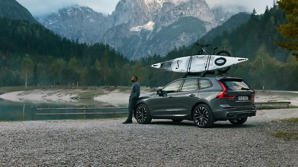 Bereit-fuers-naechste-Abenteuer-Der-Volvo-XC60-verbindet-skandinavisches-Design-und-SUV-Komfort-mit-viel-Platz-fuer-Freizeit-und-Outdoor-Aktivitaeten
