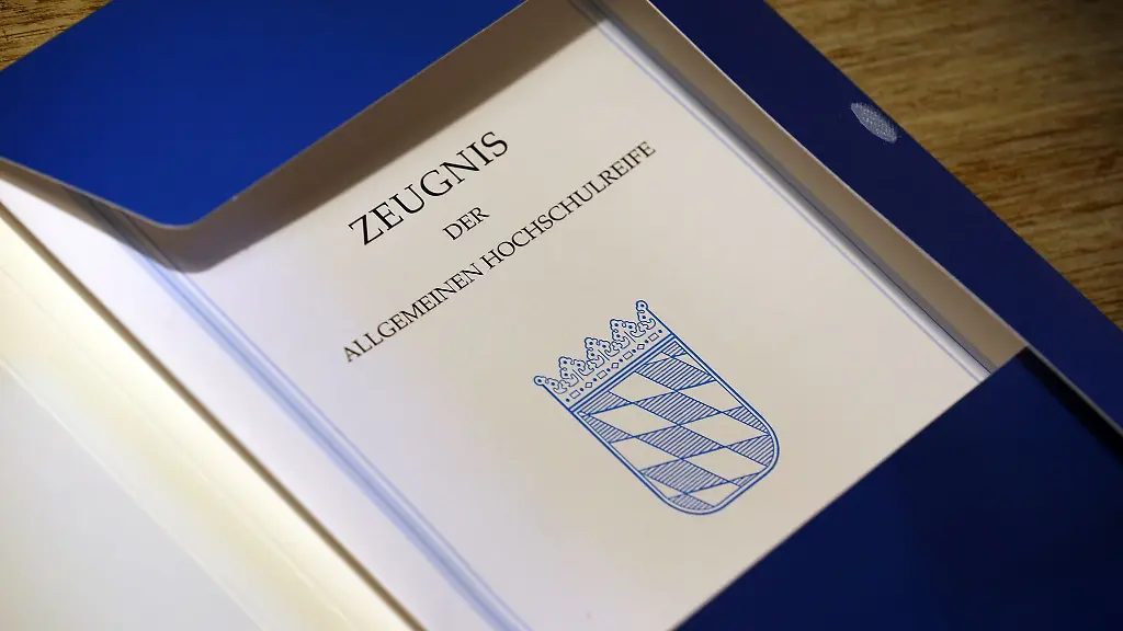 Ausbildung-Studium-oder-Freiwilligendienst-Unter-bestimmten-Voraussetzungen-kann-das-Kindergeld-auch-bis-zum-25-Geburtstag-gezahlt-werden