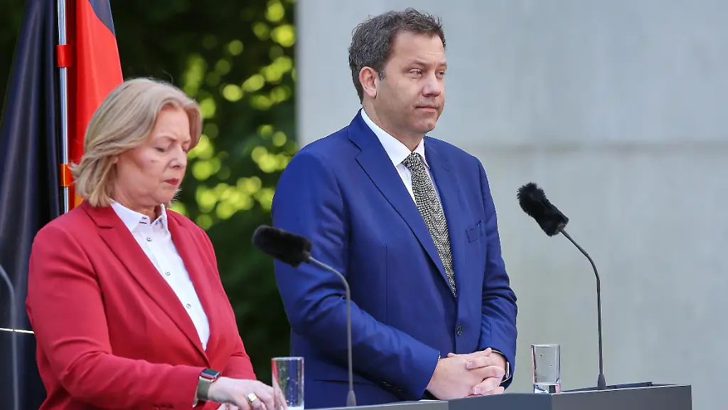 Berlin-Deutschland-Bundeskanzleramt-Pressekonferenz-nach-Koalitionsausschuss-Bundesministerin-fuer-Arbeit-und-Soziales-Baerbel-Bas-SPD-und-Bundesminister-der-Finanzen-Lars-Klingbeil-SPD
