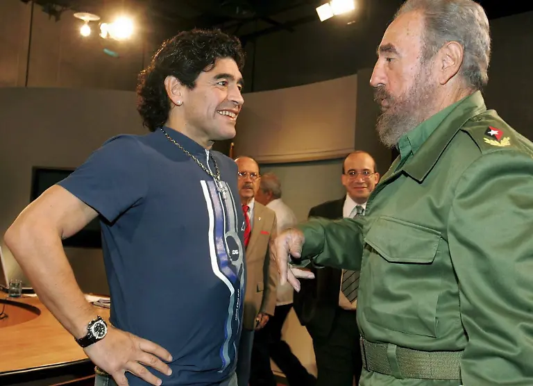 epa02416456-FILE-A-file-picture-dated-27-October-2005-shows-Argentinian-soccer-legend-Diego-Armando-Maradona-R-meeting-with-Cuban-revolutionary-leader-Fidel-Castro-in-Havana-Cuba-Maradona-will-celebrate-his-50th-birthday-on-30-October-2010