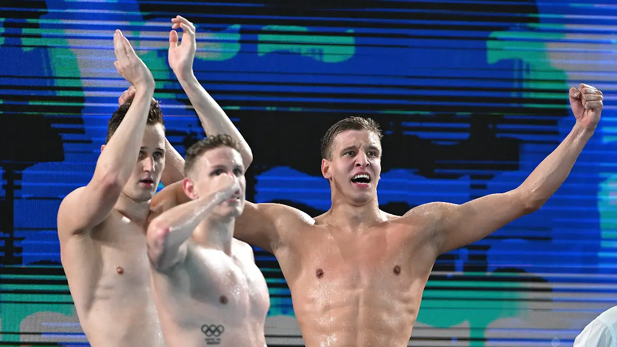 Schwimmen-Europameisterschaft-4-x-200-m-Freistil-Maenner-Finale-Maenner-Die-deutsche-Mannschaft-feiert-den-Gewinn-der-Bronzemedaille-im-Finale