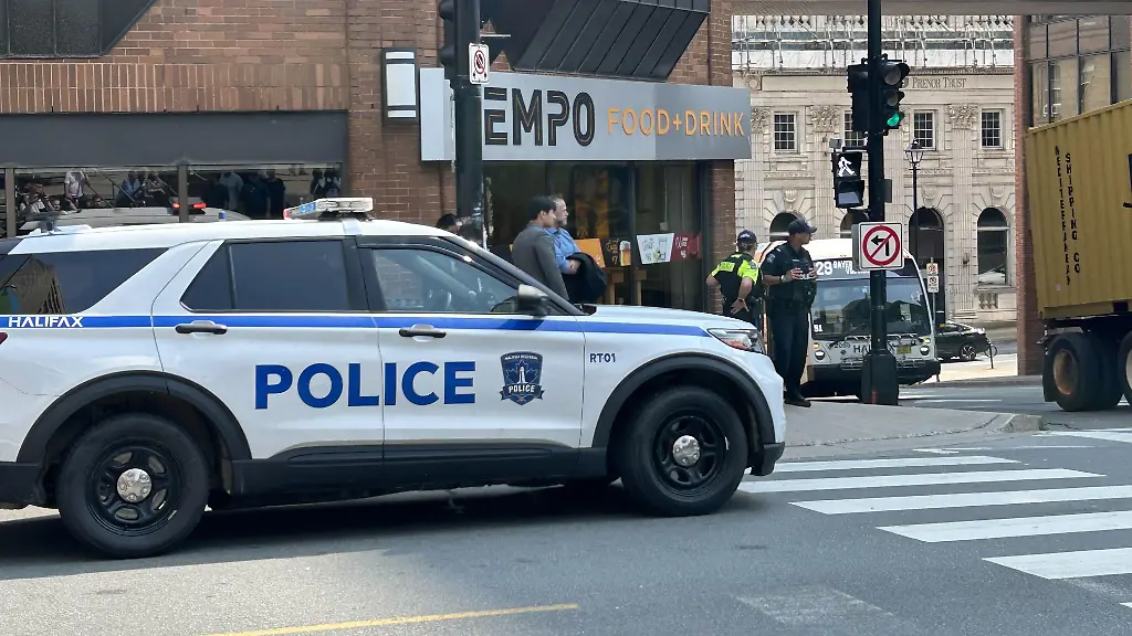 THE-CANADIAN-PRESS-2026-08-10-Police-direct-people-asked-to-evacuate-at-the-intersection-of-Barrington-Street-and-Duke-Street-in-downtown-Halifax-on-Monday-Aug-10-2026